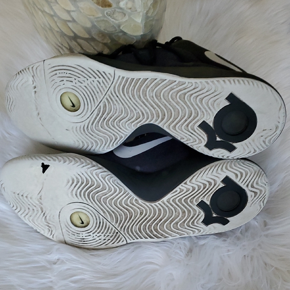 Nike Black and White Men's Sneakers Size 12 - Picture 7 of 15